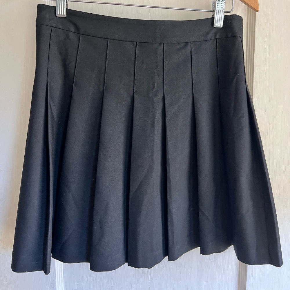 Aritzia black pleated skirt